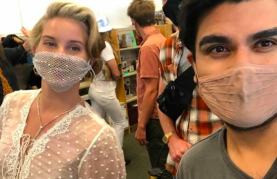 Lana del Rey usado un cubrebocas de malla