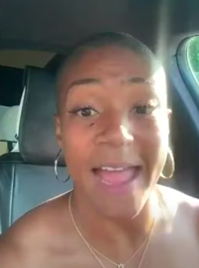 Tiffany Haddish, una de las celebridades que aparecieron desnudas para promover el voto.