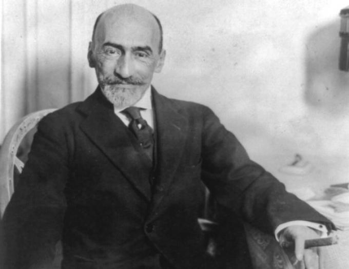 Jacinto Benvente fue un prolífico dramaturgo y ganador del Premio Nobel de Literatura, que además era gay.