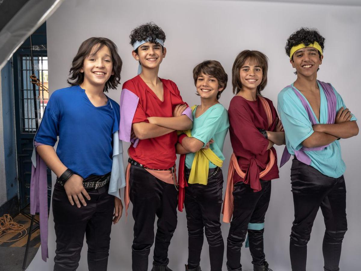 Cast principal de la nueva serie de Menudo, Súbete a mi moto