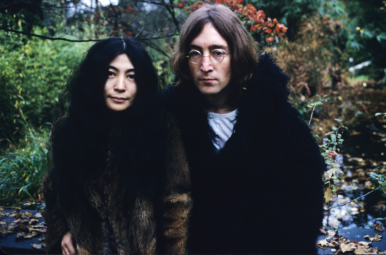 De izquierda a derecha: Yoko Ono y John Lennon