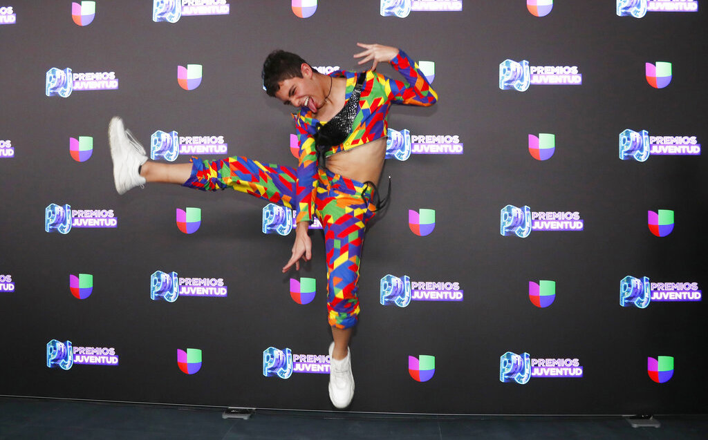 joaquin bondoni premios juventud crop top