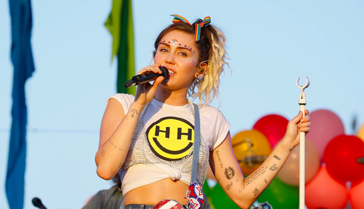 portada_miley_cyrus_lgbt Miley Cirus se ha pronunciado en varias ocasiones en favor de los derechos LGBT+