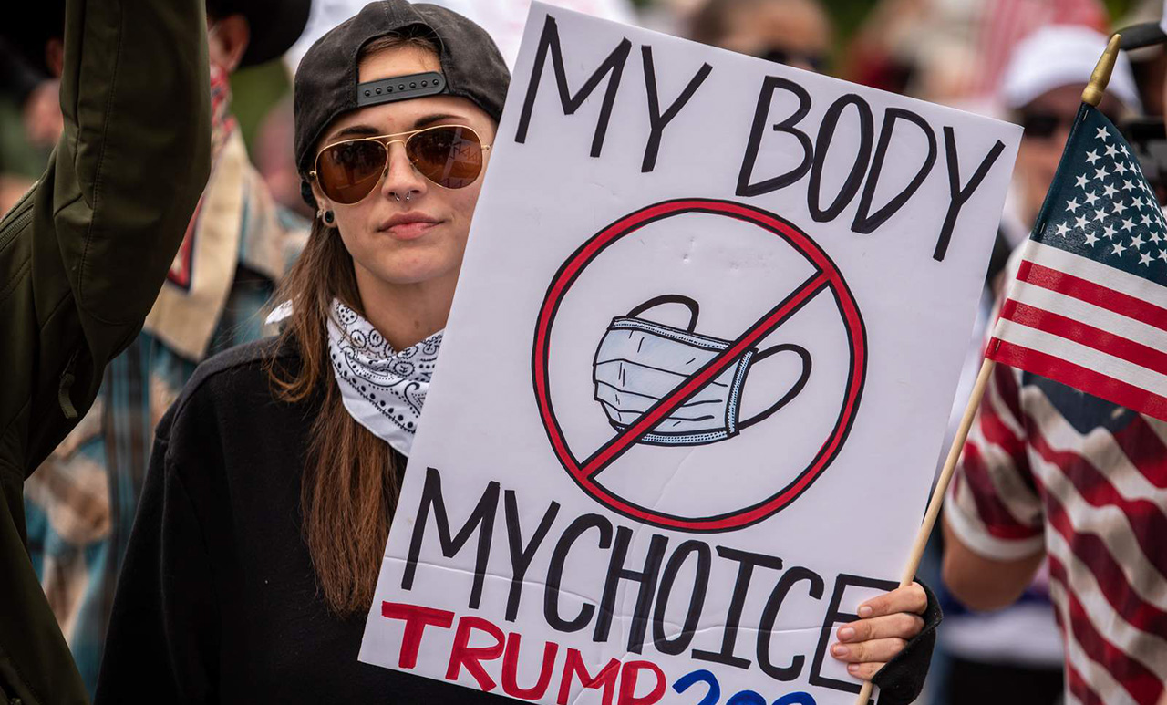 Protesta en Estados Unidos a favor de Donald Trump y en contra de quienes usan cubreboca