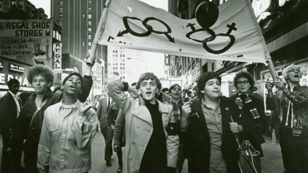 Una de las primeras marchas LGBT+ después de los disturbios de Stonewall.