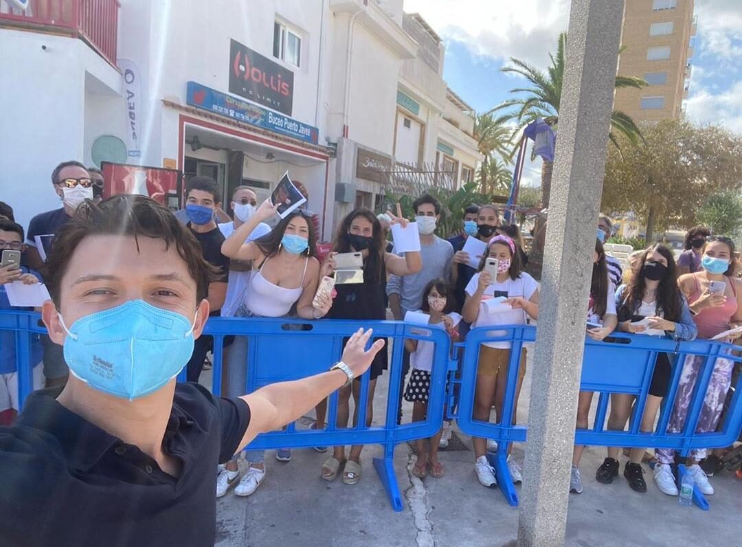 Fotos de Tom Holland con sucubrebocas