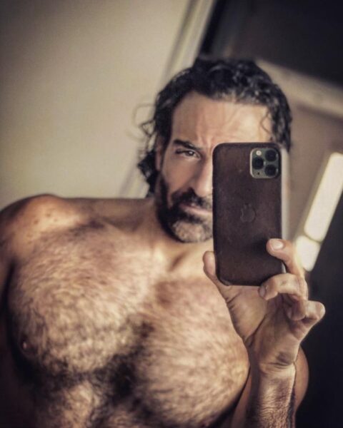 Selfie rostro del actor bisexual