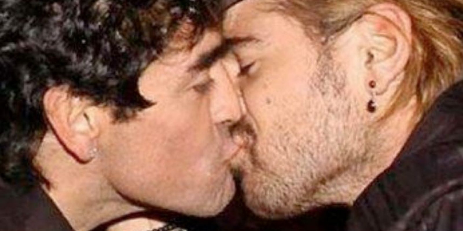 beso entre Maradona y Colin Farrell