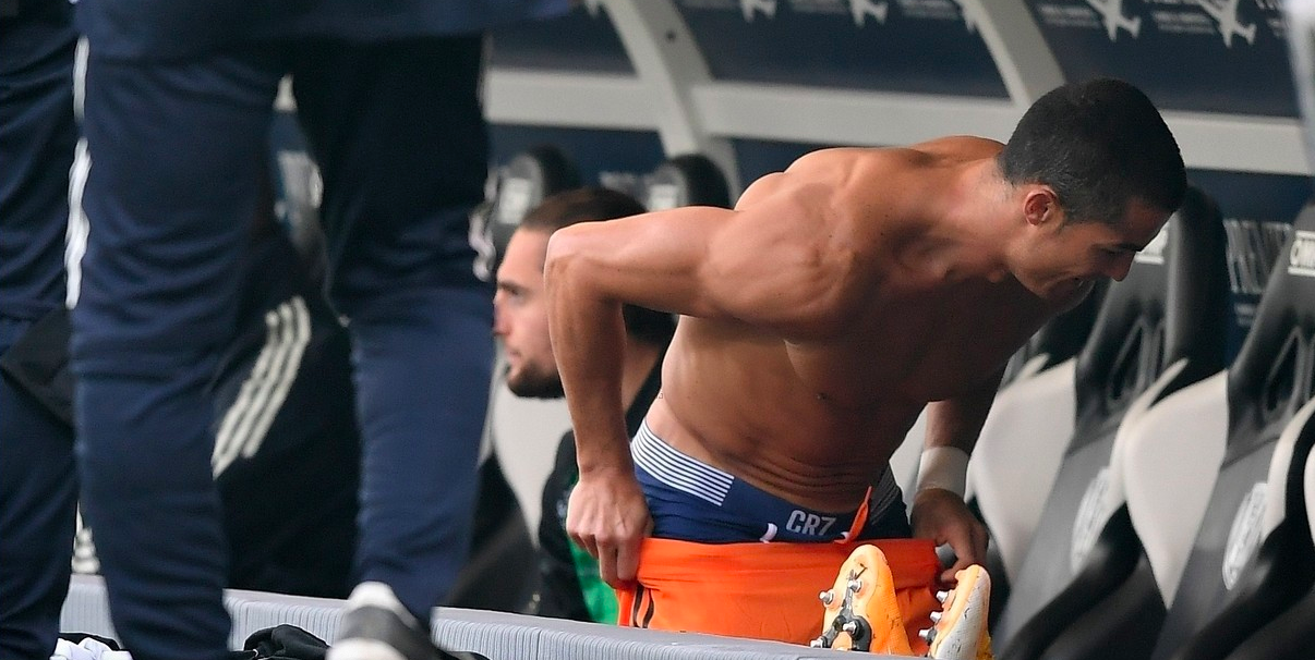 cristiano ronaldo sin ropa desnudo futbol
