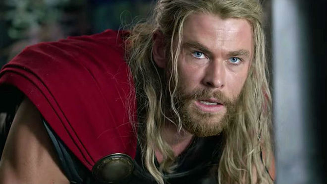Chris Hemsworth Thor pelo largo