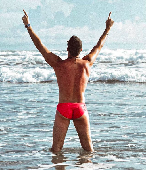 gays famosos en Speedo Roberto Carlo