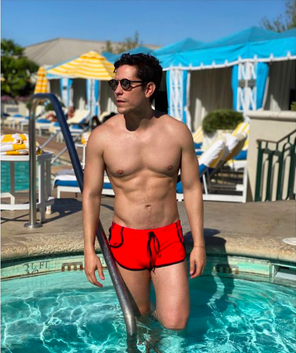 Christian Chávez traje de baño