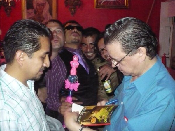 luis zapata firma novelas