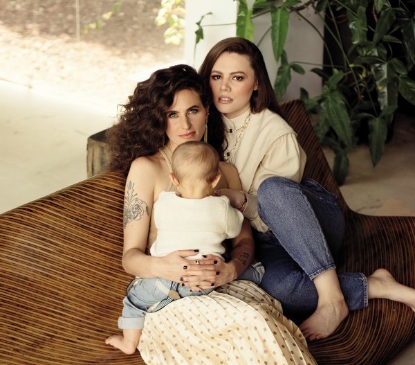 Joy Huerta y Diana Atri