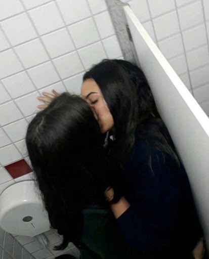 primer beso lésbico