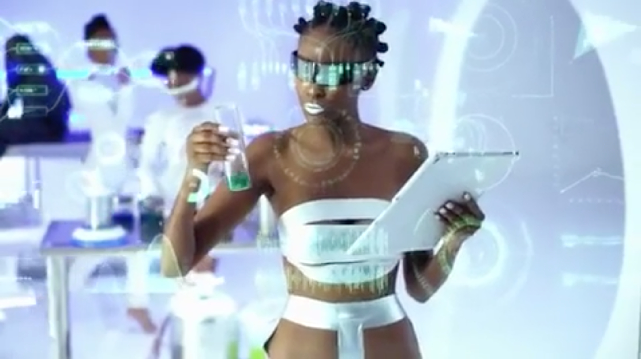 mujer haciendo química