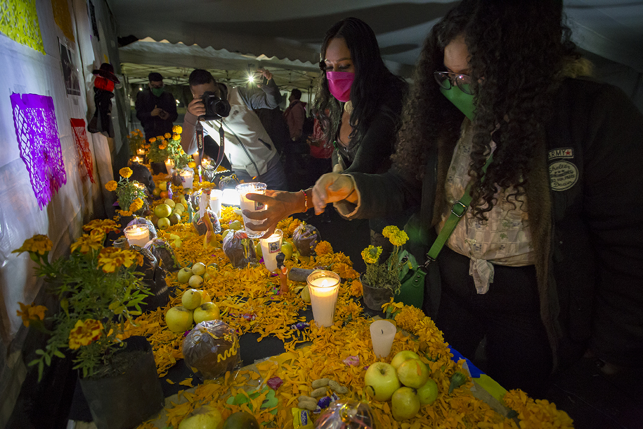 La Casa de las Muñecas Tiresias hizo una ofrenda a víctimas trans