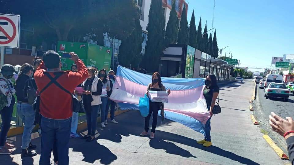 Transfobia unidades rosas Tuzobús