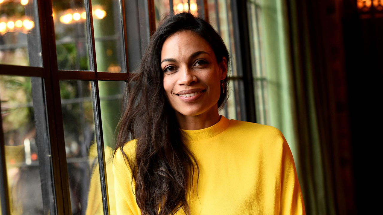 rosario dawson transfobia series criticas