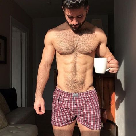 hombre ropa interior peligro mortal