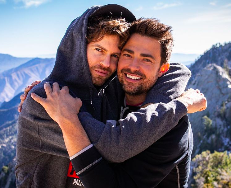 Jonathan bennett mean girls novio compromiso