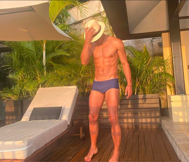 carlos Rivera ropa calzones interior instagram