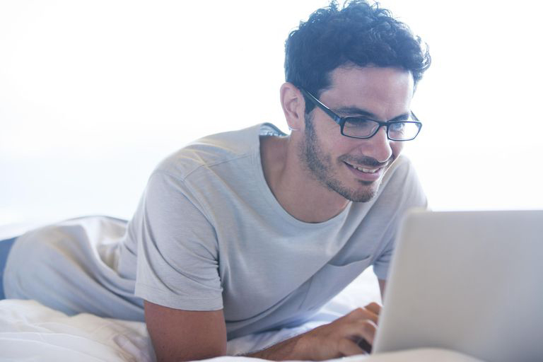 gay pareja ligue apps pandemia cita virtual