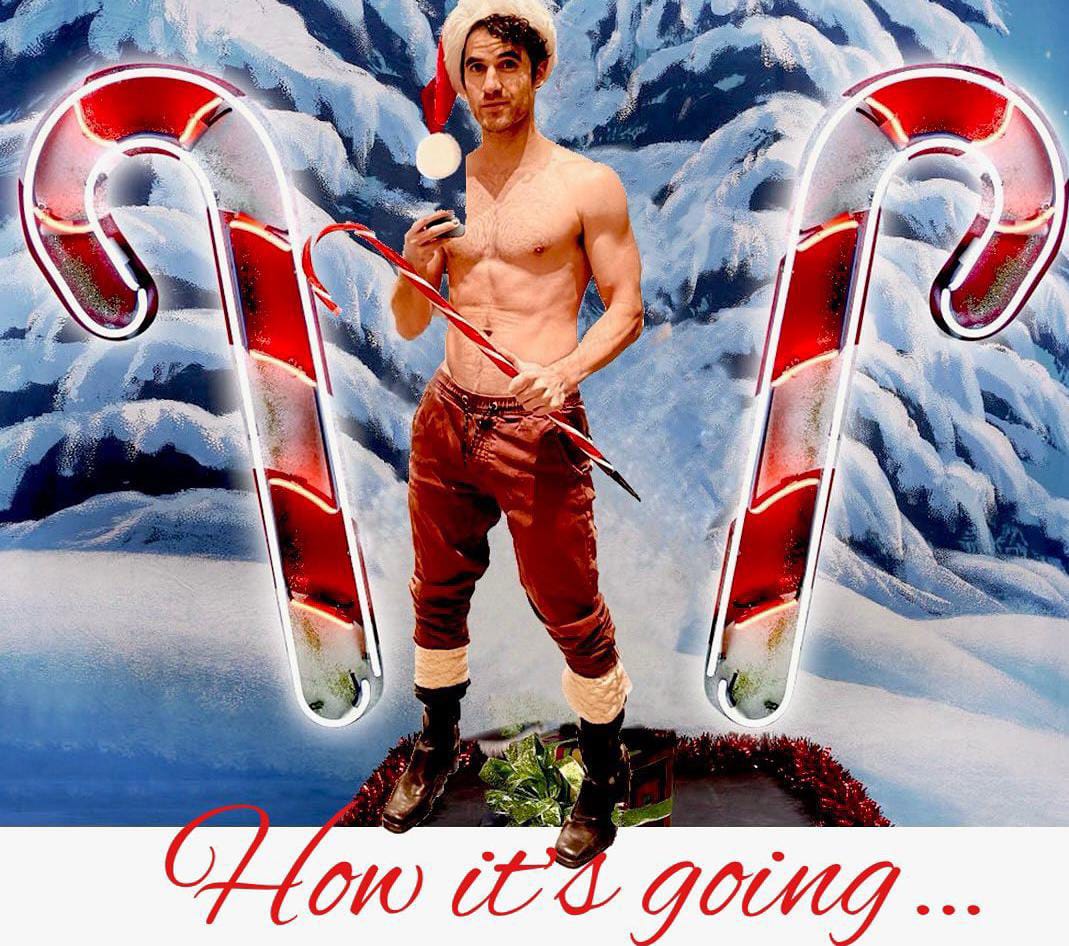 Darren Criss en foto navideña