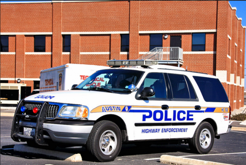 vehiculo policia austin texas sospechoso gay