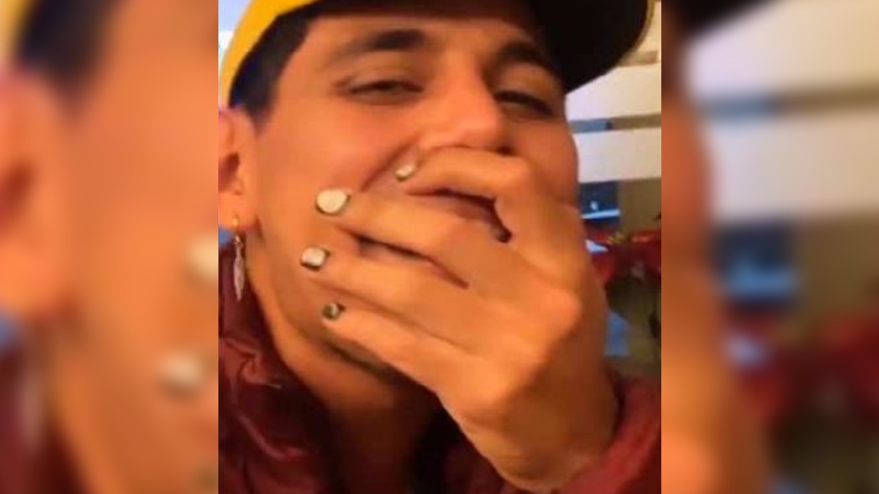 Jhonny Caz eplicó que sí es joto