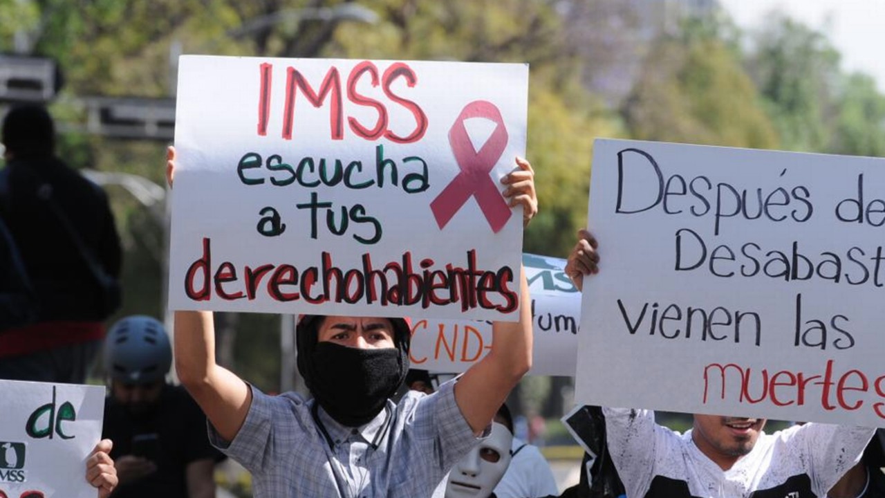 Pacientes del IMSS protestan por falta de medicamentos para el VIH