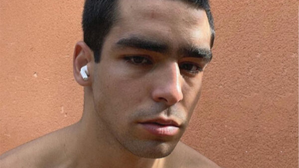 ¿El actor Omar Ayuso es gay?