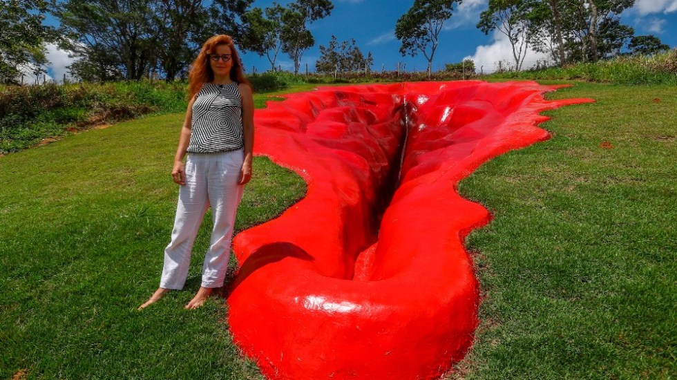 Diva escultura vulva gigante Brasil