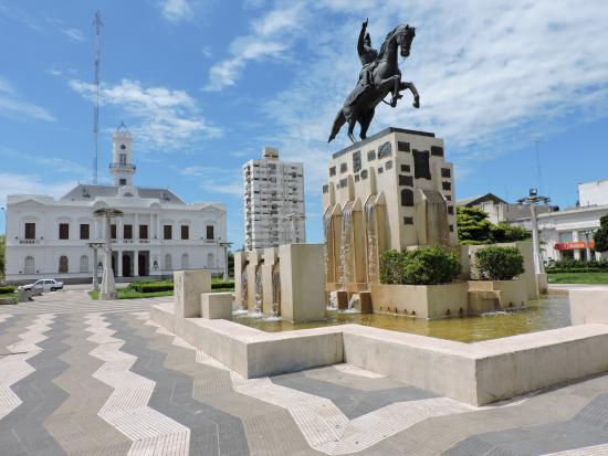 Estatua de José de San Martín en el municipio de Azul