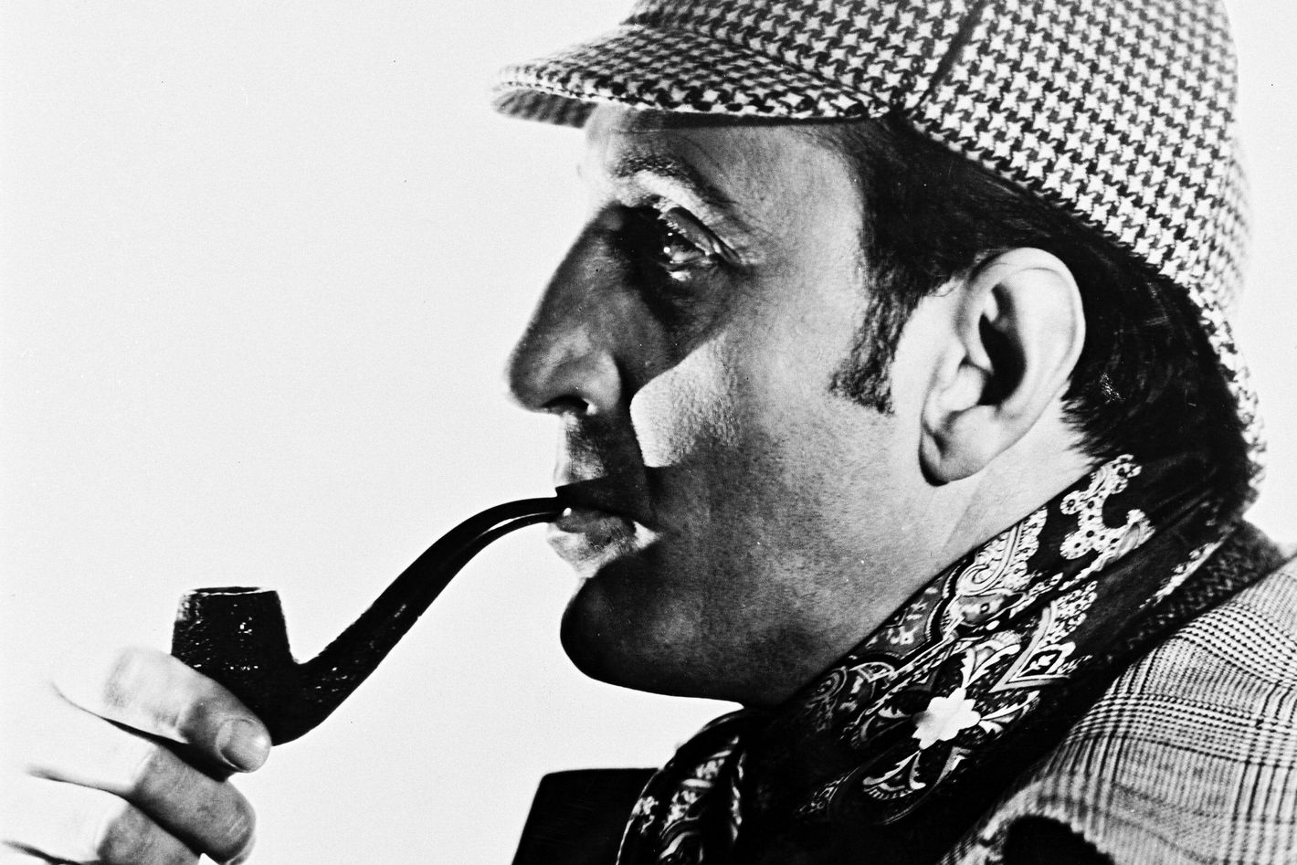 Investiga si tiene pareja