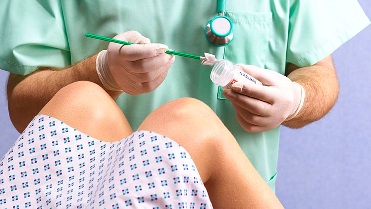 momentos-incómodos-lesbianas-ginecólogo-portada Momentos incómodos de las lesbianas en el ginecólogo