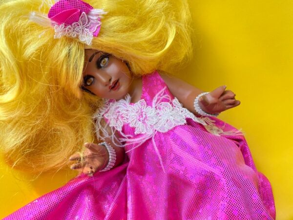 Nino Dios drag con peluca