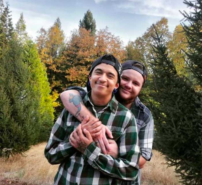 hombres trans pareja cariño