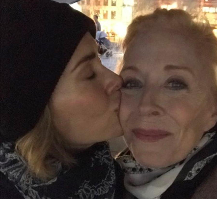 sarah paulson holland taylor beso