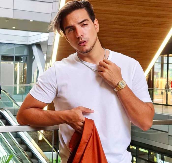 Vadhir Derbez actores sexy