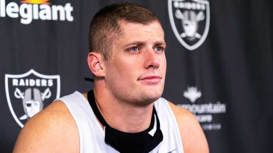 Carl Nassib jugador de Las Vegas Raiders