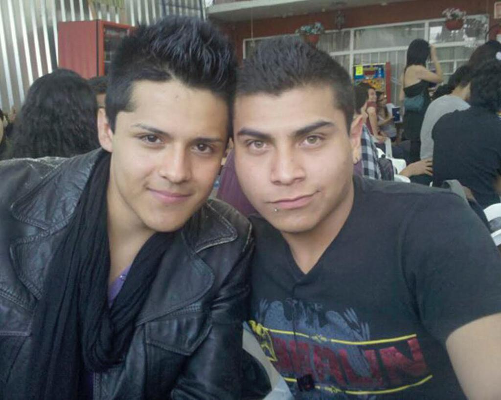 romance universitario de Adán y Erick