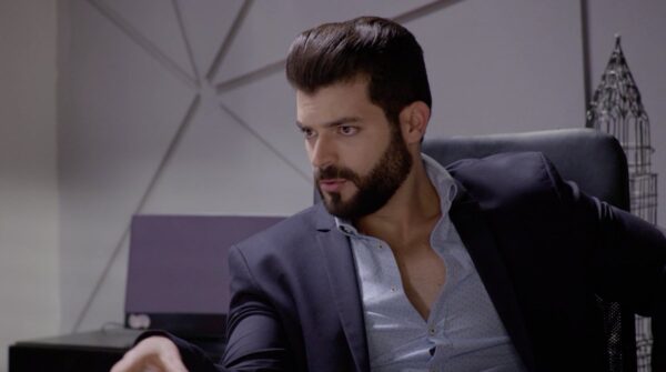 Adrián Di Monte paquete