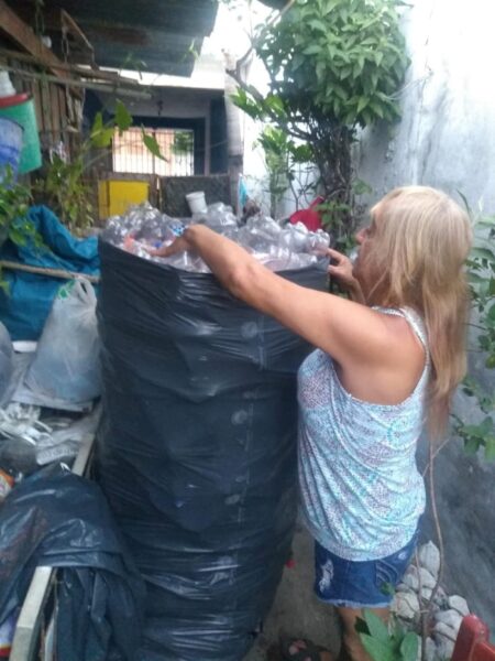 Betina trabajadora pepenadora por pandemia 