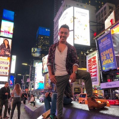 César Enríquez cabaretero