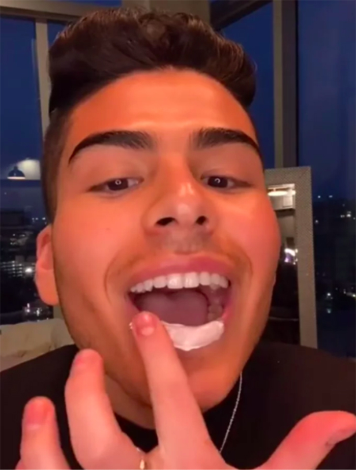 usuario poner crema erección