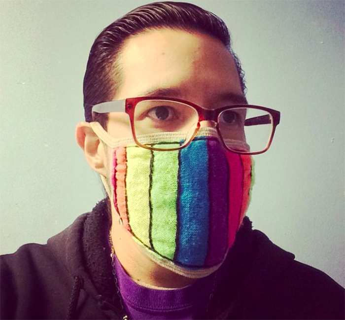 hombre cubrebocas orgullo gay