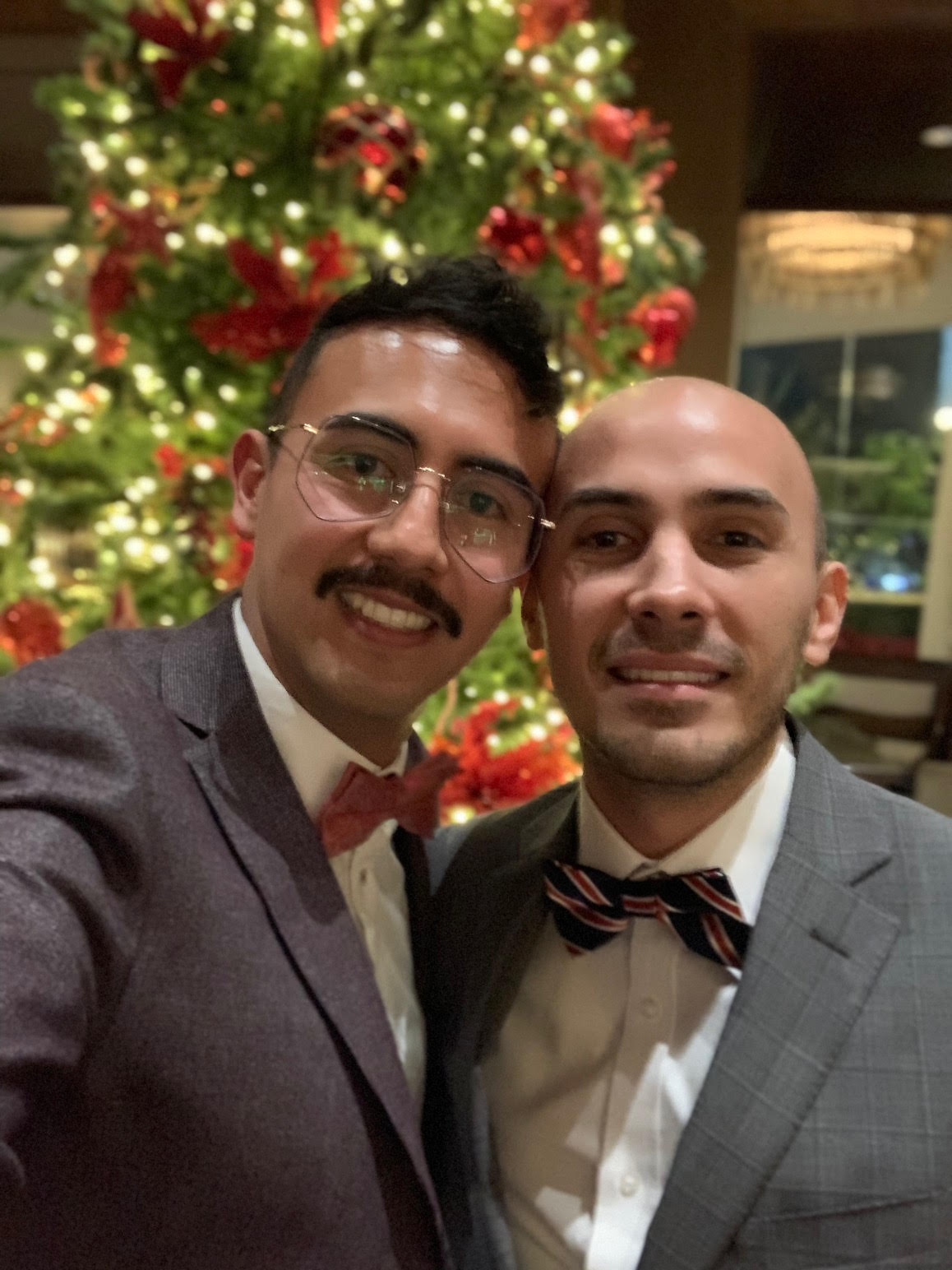 Pareja gay que tuvo relación a distancia