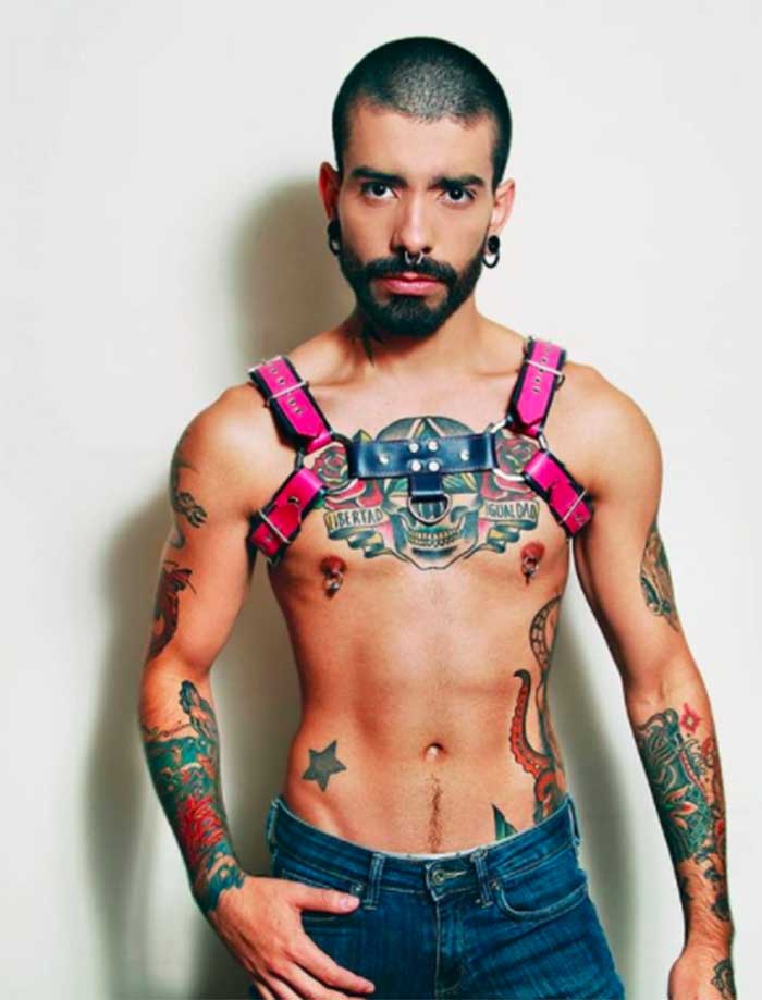 chico chileno muchos tatuajes