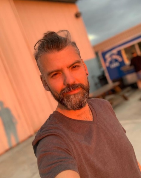 Beso gay de Vince Miranda